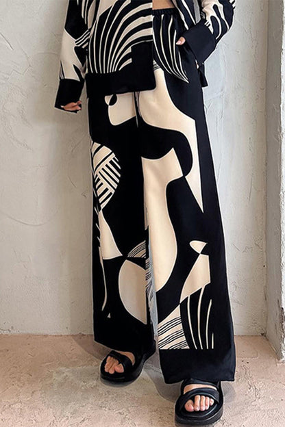 Conjunto informal de dos piezas con cuello vuelto y bolsillo con estampado geométrico