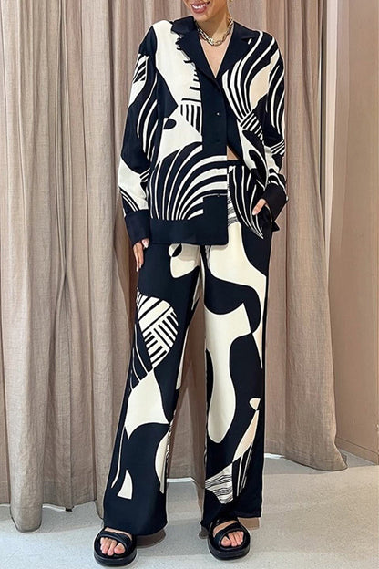 Conjunto informal de dos piezas con cuello vuelto y bolsillo con estampado geométrico