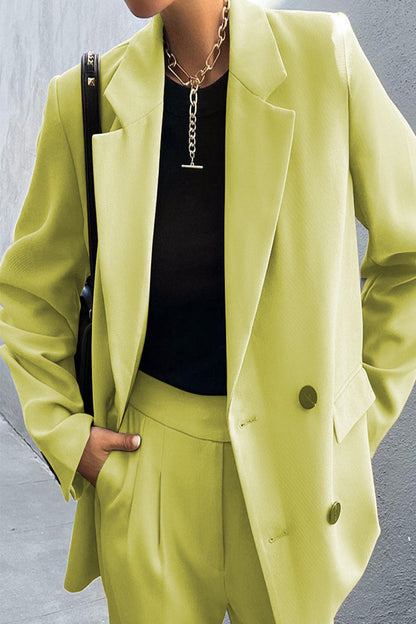 Elegante conjunto de dos piezas con botones sólidos, cuello vuelto y manga larga