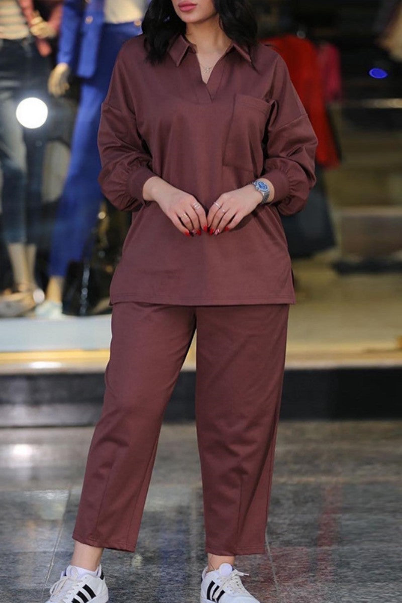 Conjunto informal de dos piezas con cuello vuelto, manga larga y parches sólidos