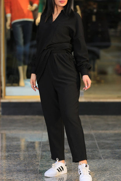 Conjunto informal de dos piezas con cuello vuelto, manga larga y parches sólidos
