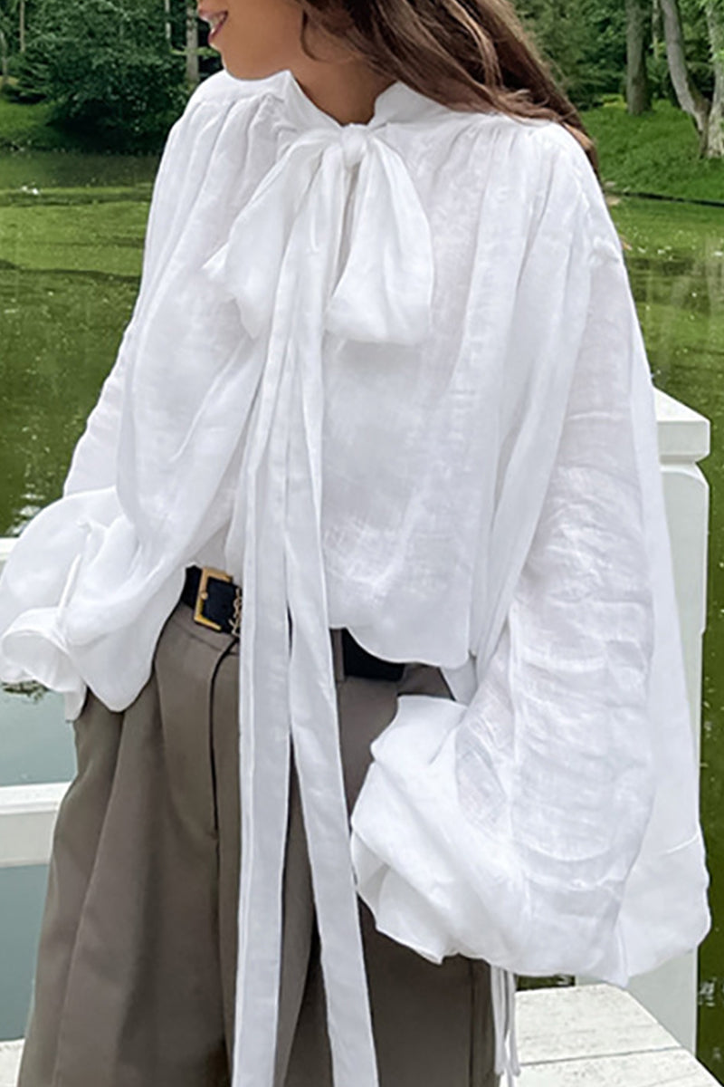 Blusa elegante de estilo británico con cuello de lazo y cinta lisa