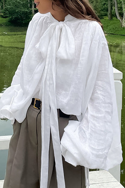 Blusa elegante de estilo británico con cuello de lazo y cinta lisa