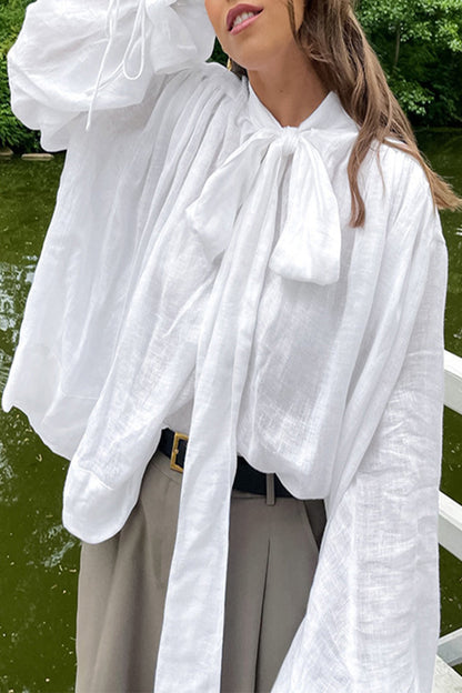 Blusa elegante de estilo británico con cuello de lazo y cinta lisa