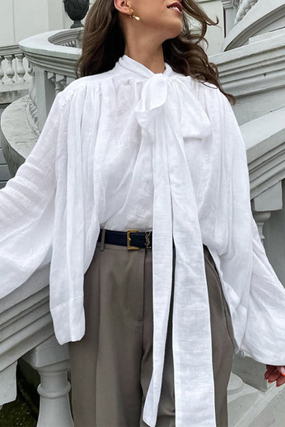 Blusa elegante de estilo británico con cuello de lazo y cinta lisa