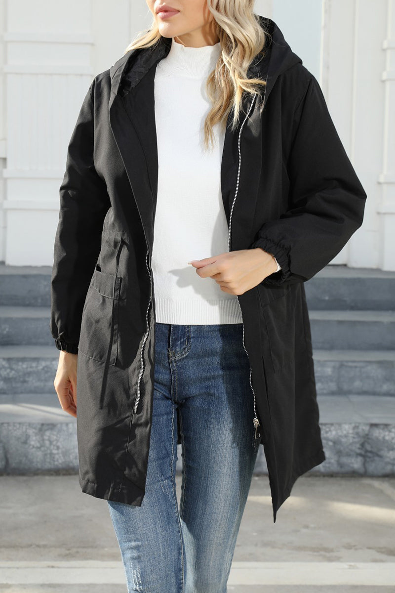 Elegante prenda exterior con cuello y capucha y bolsillos sólidos