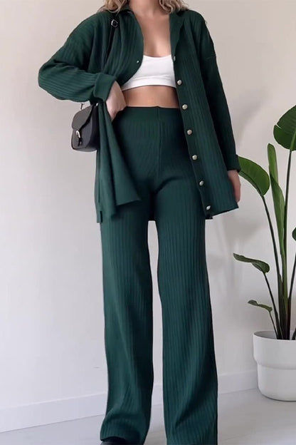 Conjunto informal de dos piezas con cuello en V, manga larga y botones lisos
