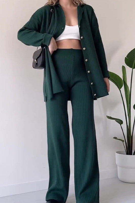 Conjunto informal de dos piezas con cuello en V, manga larga y botones lisos