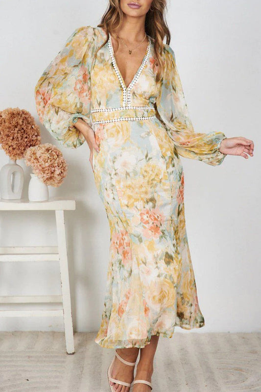Elegante vestido irregular con cuello en V y patchwork floral