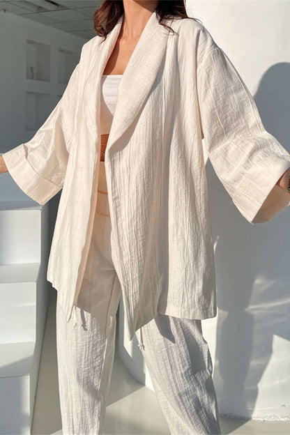 Conjunto de dos piezas informal, sencillo, liso, con cuello vuelto y manga larga