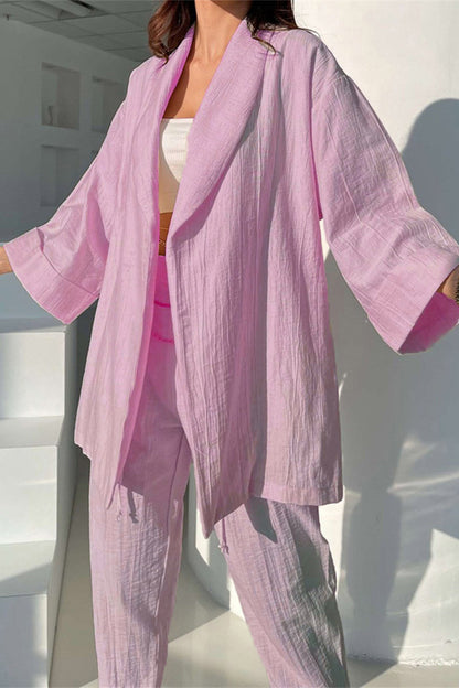 Conjunto de dos piezas informal, sencillo, liso, con cuello vuelto y manga larga