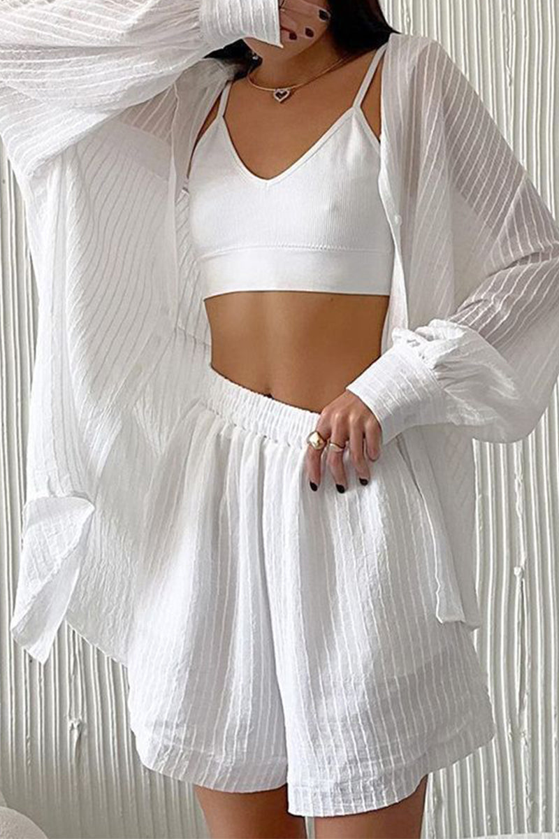 Conjunto de dos piezas informal, sencillo, con botones lisos, cuello vuelto y manga larga