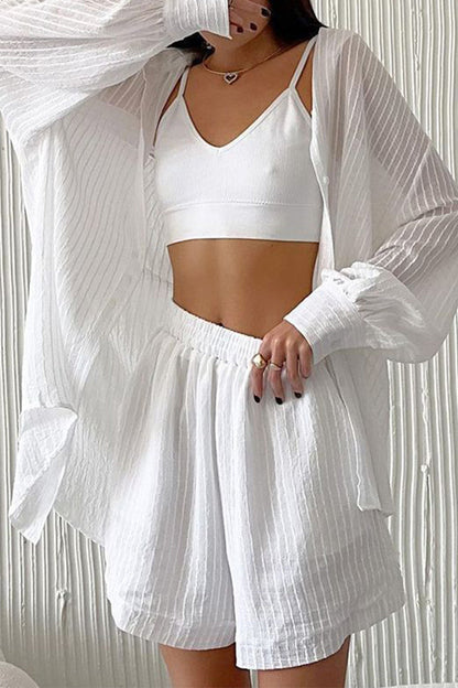 Conjunto de dos piezas informal, sencillo, con botones lisos, cuello vuelto y manga larga