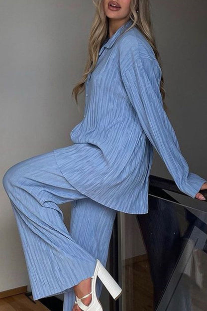 Conjunto informal de dos piezas con cuello vuelto, manga larga y botones sólidos