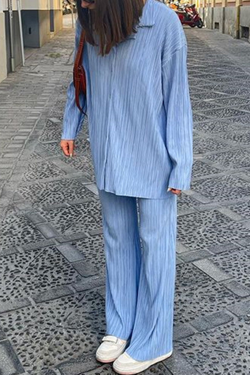Conjunto informal de dos piezas con cuello vuelto, manga larga y botones sólidos