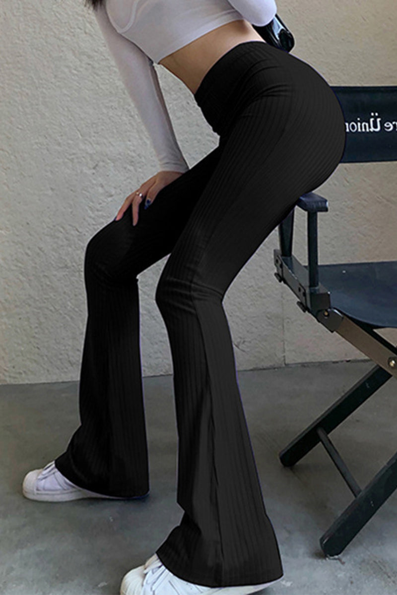 Pantalones casuales sencillos de color liso con cintura alta y botones.