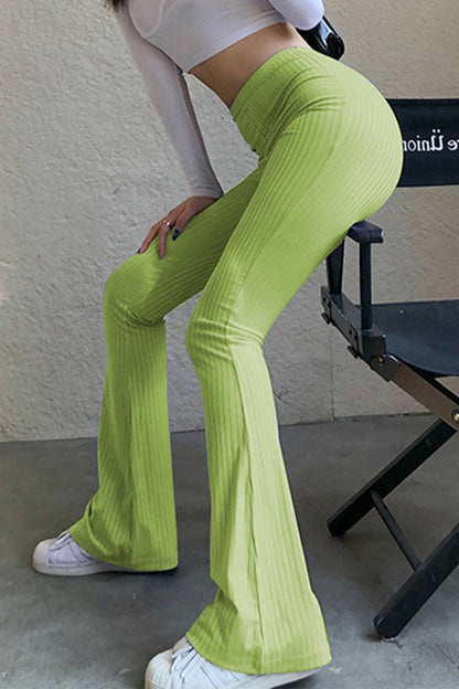 Pantalones casuales sencillos de color liso con cintura alta y botones.