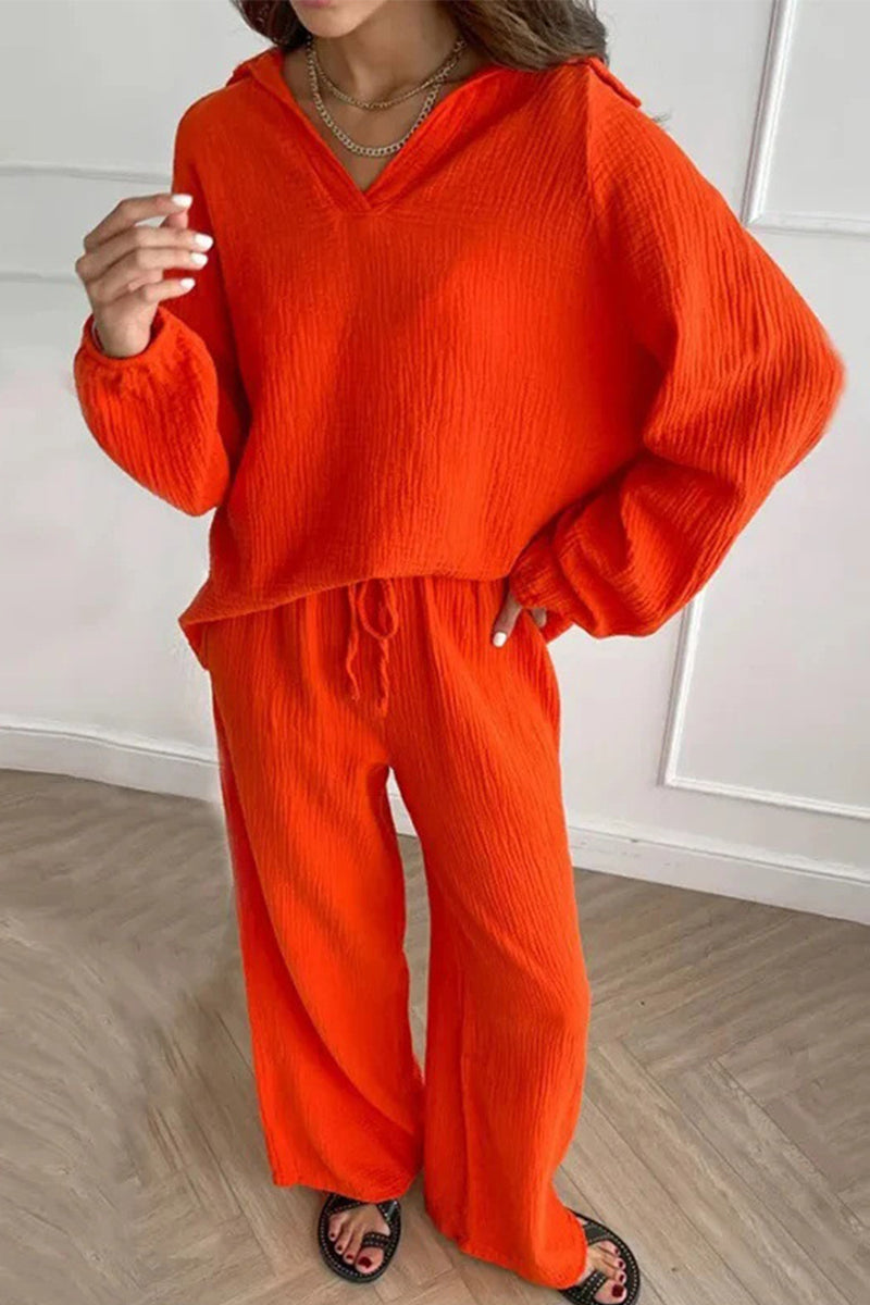 Conjunto de dos piezas informal, sencillo, liso, con frenillo y cuello vuelto, manga larga