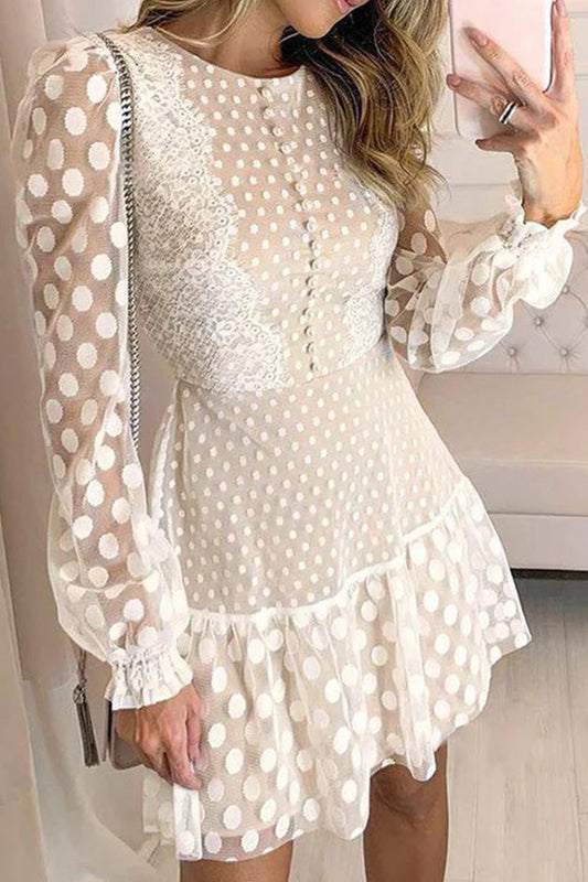 Vestidos de princesa elegantes con lunares, encaje, botones y cuello redondo.