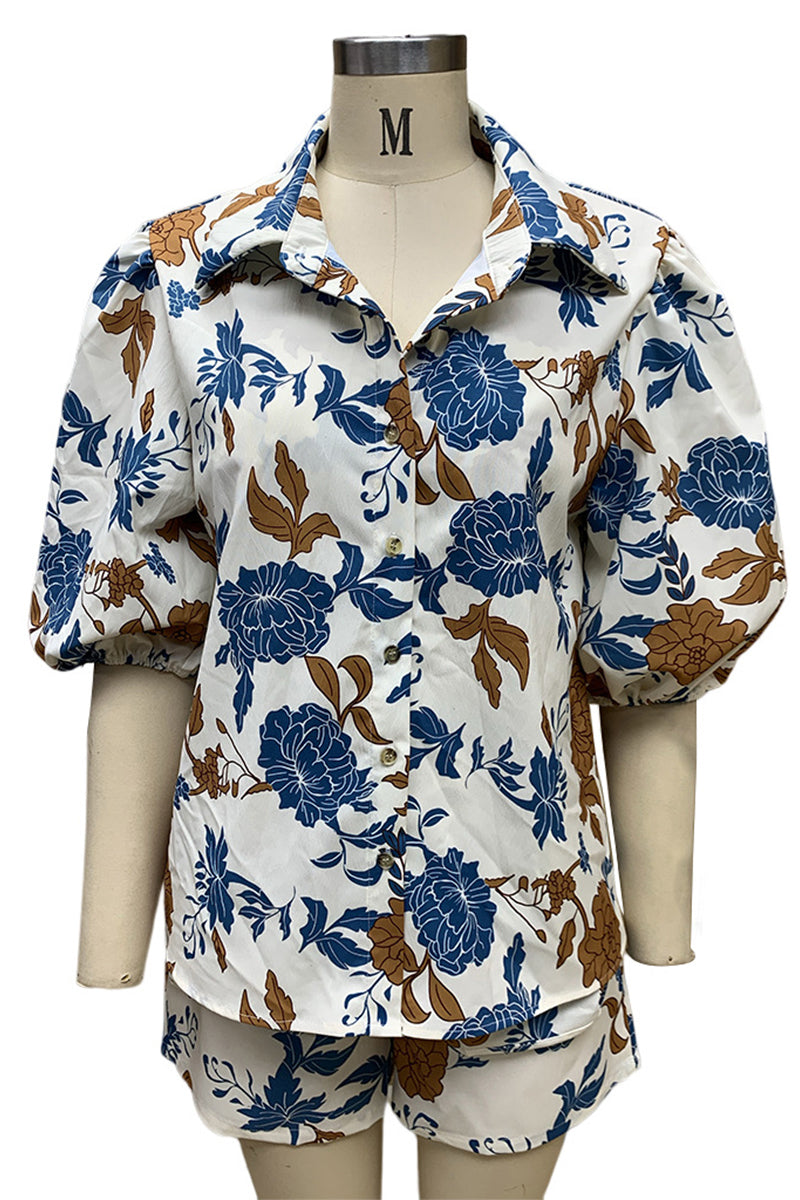 Conjunto informal de tres piezas con cuello vuelto, manga corta y bolsillo floral