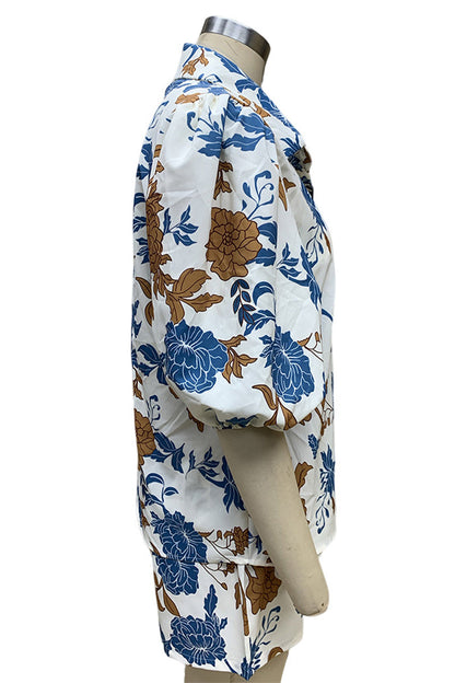 Conjunto informal de tres piezas con cuello vuelto, manga corta y bolsillo floral