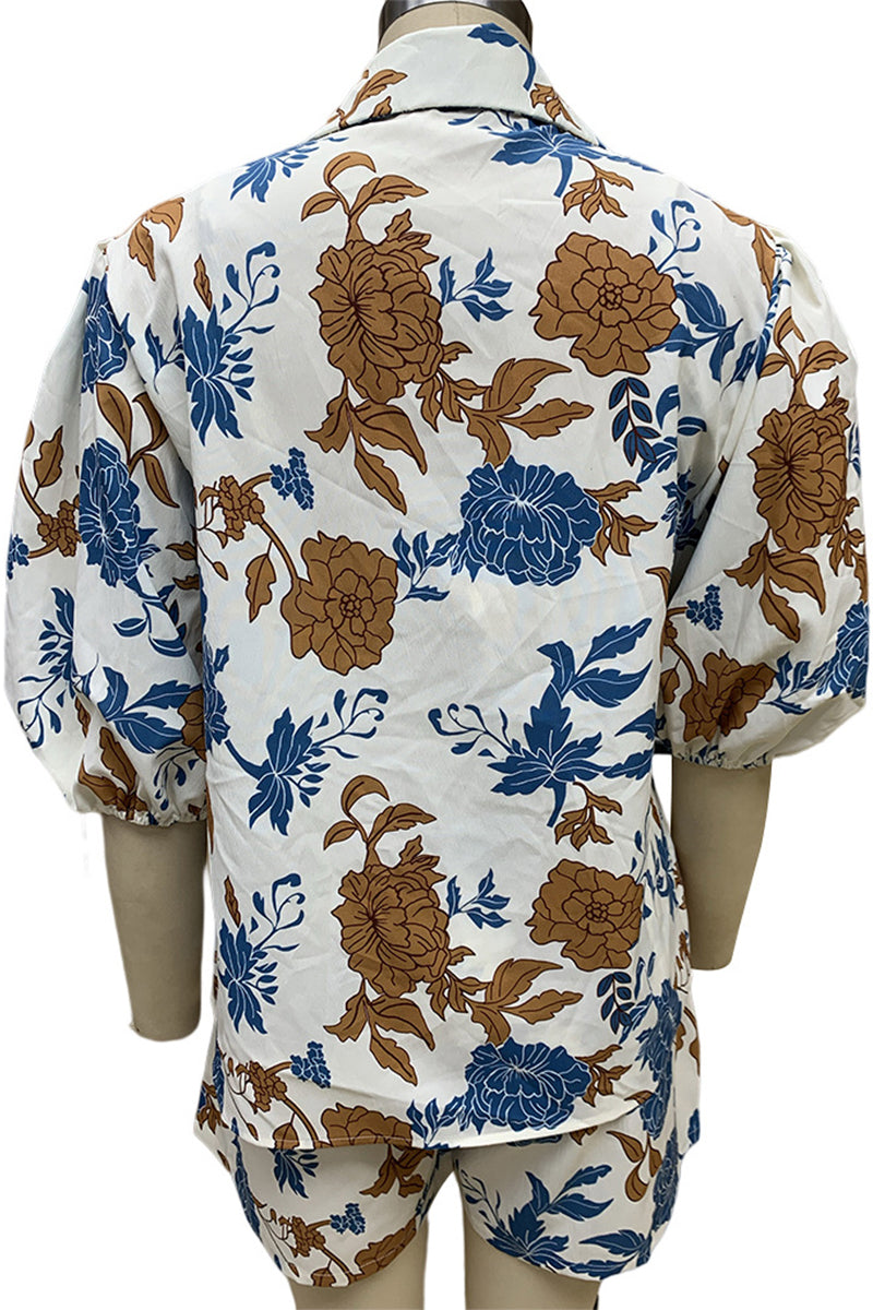 Conjunto informal de tres piezas con cuello vuelto, manga corta y bolsillo floral