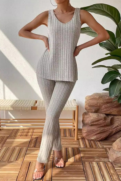 Conjunto informal sencillo de dos piezas, sin mangas, con escote en V liso