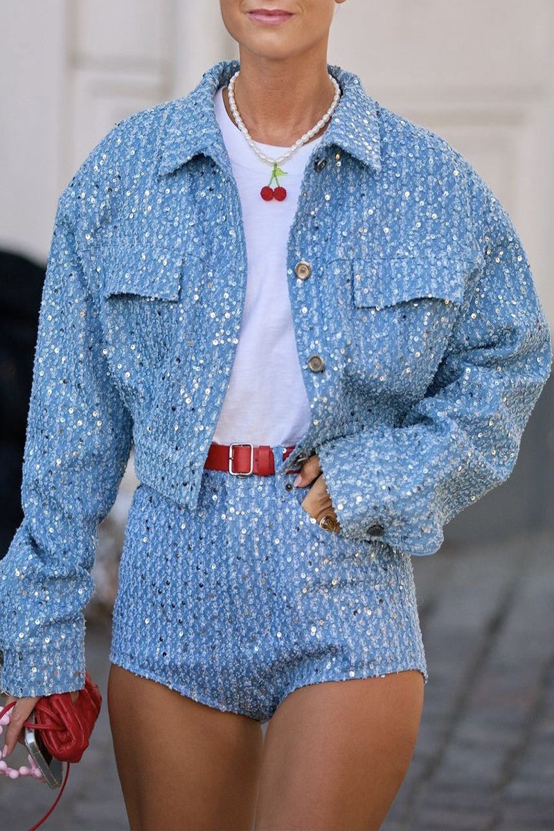 Conjunto informal de dos piezas con lentejuelas, cuello vuelto, manga larga y estampado de calle