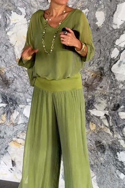Elegante conjunto de dos piezas con cuello en V, media manga y patchwork liso