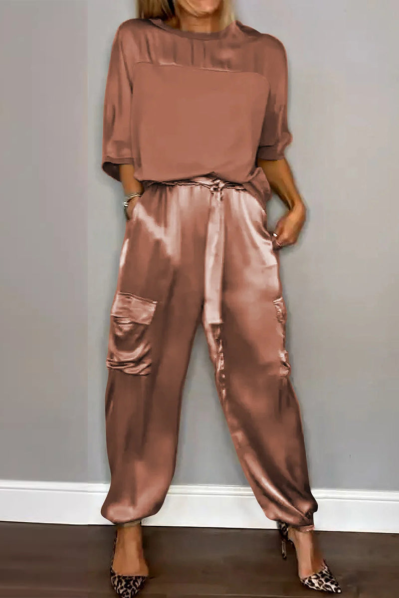 Conjunto informal de dos piezas con cuello redondo, manga corta y bolsillos sólidos