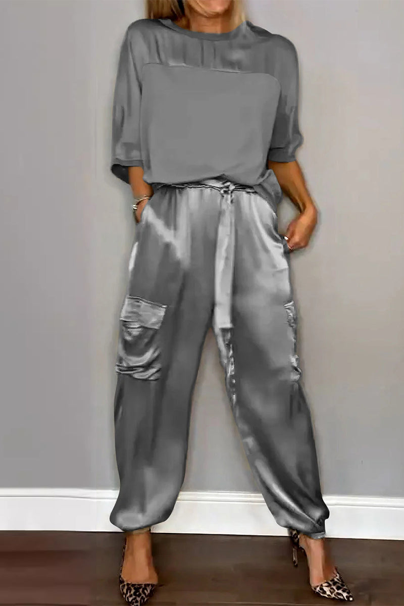 Conjunto informal de dos piezas con cuello redondo, manga corta y bolsillos sólidos