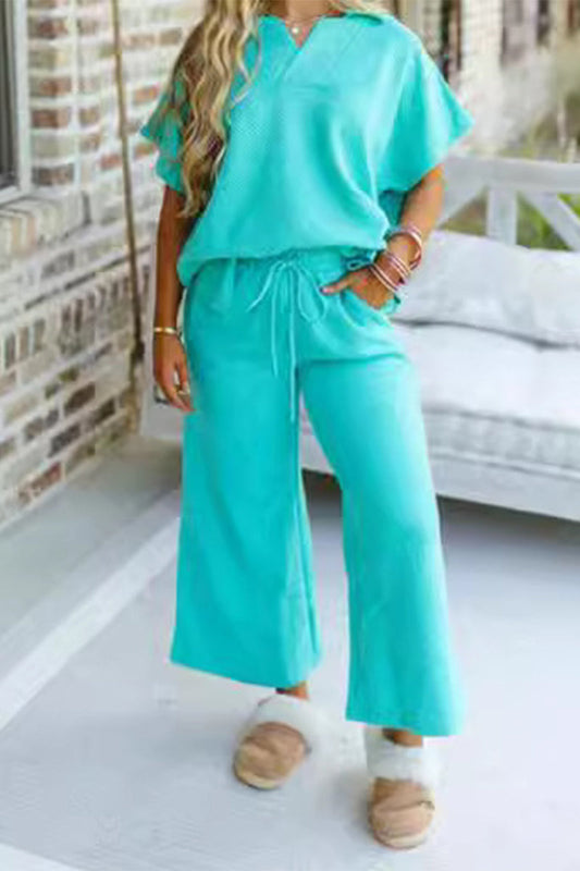Conjunto de dos piezas informal, sencillo, liso, con parches, bolsillos, escote en V y manga corta
