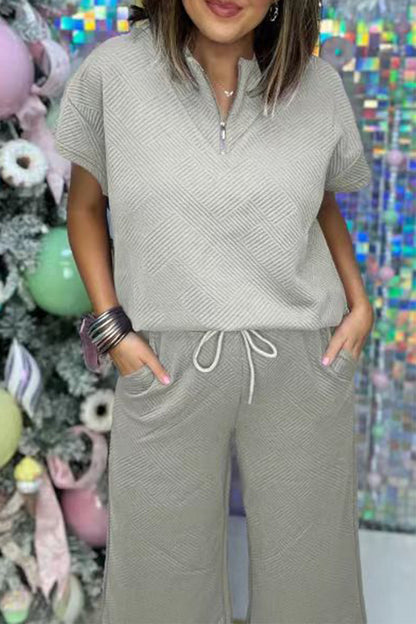 Conjunto informal sencillo de dos piezas con cremallera, cuello vuelto, manga corta y bolsillos sólidos