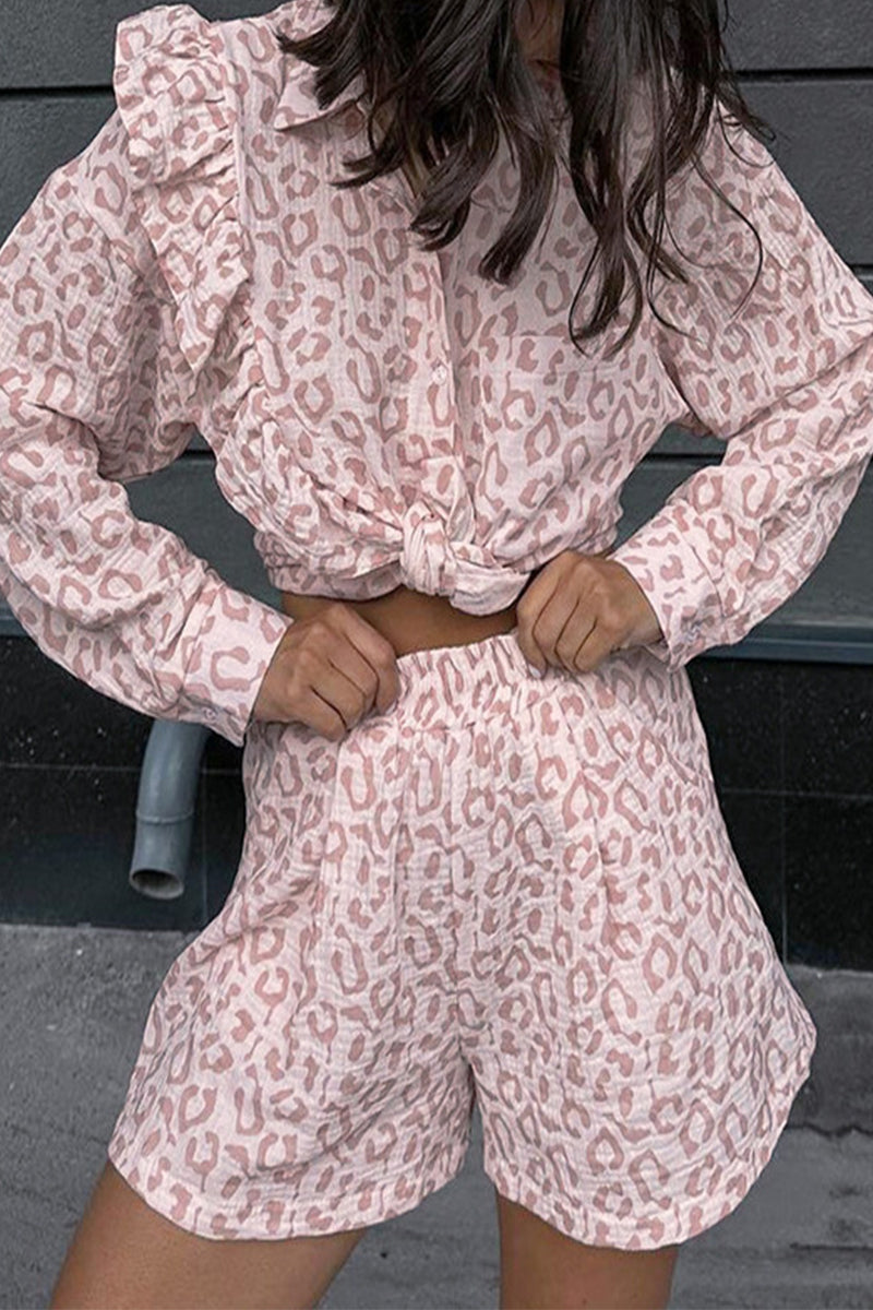 Conjunto de dos piezas con estampado de leopardo, bolsillo, volante, cuello vuelto, manga larga