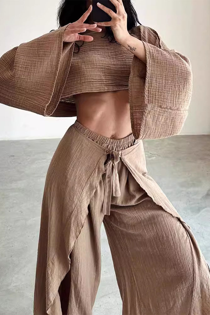 Conjunto informal de dos piezas con cuello redondo, manga larga, volante, frenillo liso y abertura