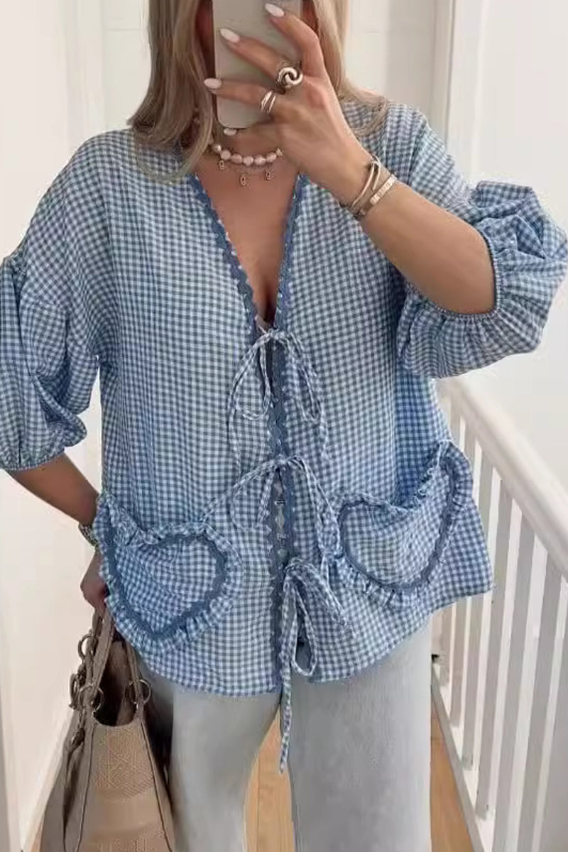 Blusa con cuello en V en contraste y frenillo en forma de corazón a cuadros dulces