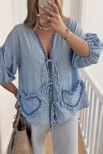 Blusa con cuello en V en contraste y frenillo en forma de corazón a cuadros dulces