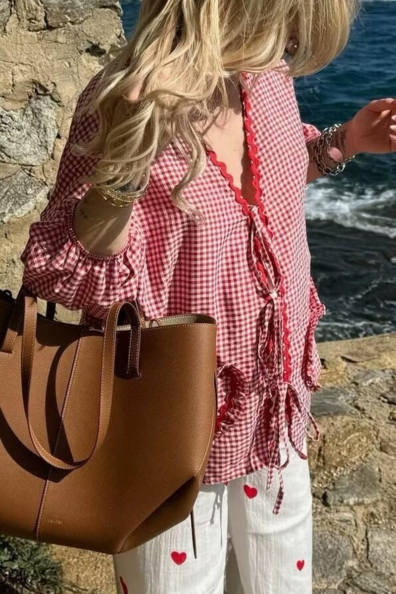 Blusa con cuello en V en contraste y frenillo en forma de corazón a cuadros dulces
