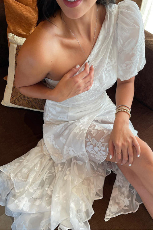 Elegantes vestidos de noche con cuello oblicuo asimétrico y patchwork liso