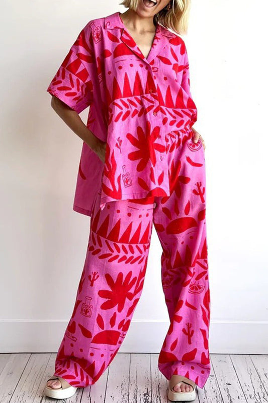 Conjunto informal de dos piezas con cuello vuelto, manga corta y estampado floral de calle con bolsillos y parches