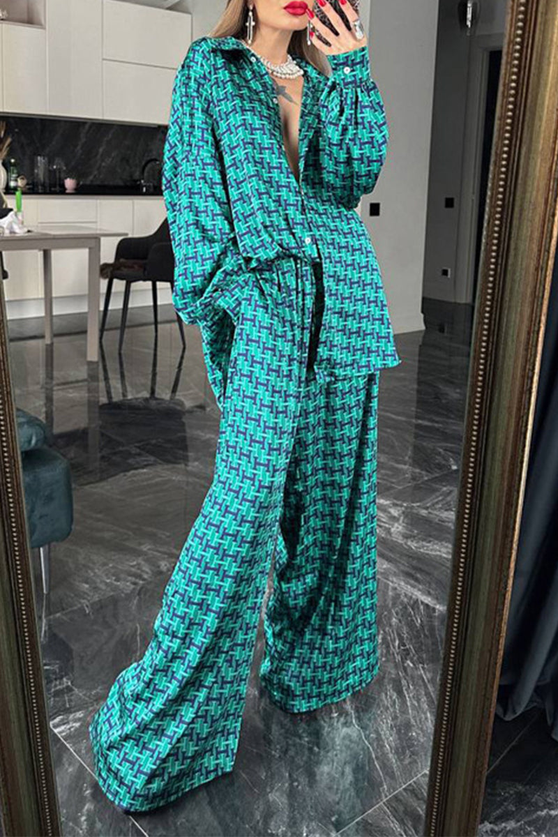 Conjunto informal de dos piezas con cuello vuelto, manga larga y estampado geométrico diario en contraste