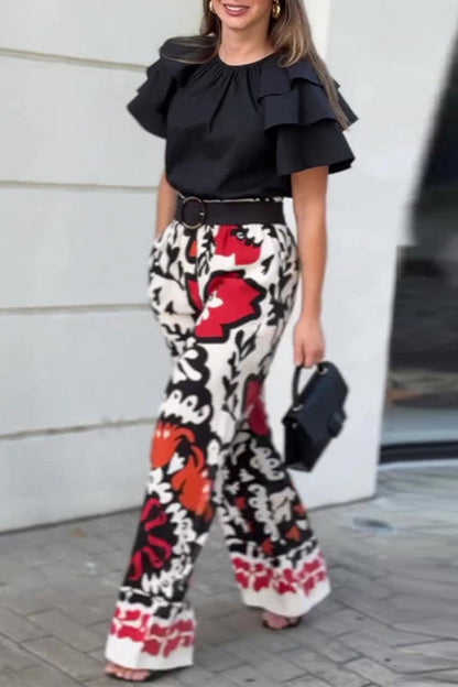 Conjunto informal de dos piezas con estampado floral, bolsillo, volantes y cuello redondo, sin cinturón