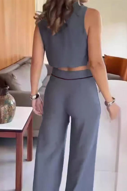 Conjunto informal de dos piezas con cuello en V, sin mangas, botones y bloques de color