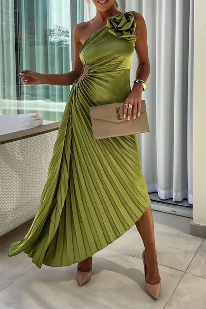 Vestidos plisados sexis con cuello oblicuo irregular y fruncido con apliques de color sólido