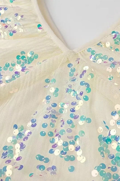 Vestidos de celebridades sexys con lentejuelas y escote en V y falda de un solo paso