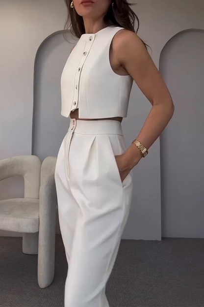 Conjunto informal de dos piezas sin mangas con cuello redondo, bolsillos, botones y color sólido