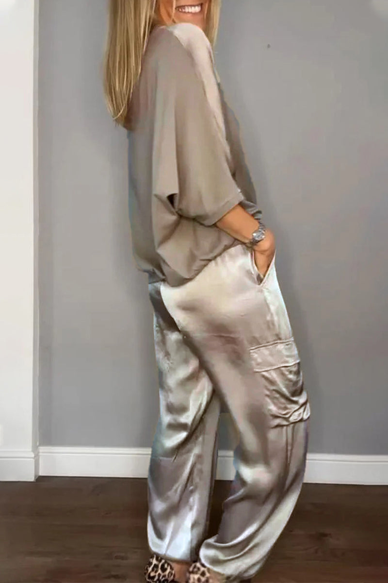 Conjunto informal de dos piezas con cuello redondo, manga corta y bolsillos sólidos