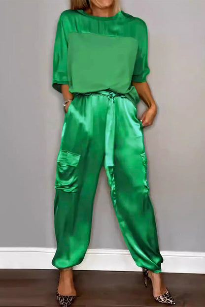Conjunto informal de dos piezas con cuello redondo, manga corta y bolsillos sólidos