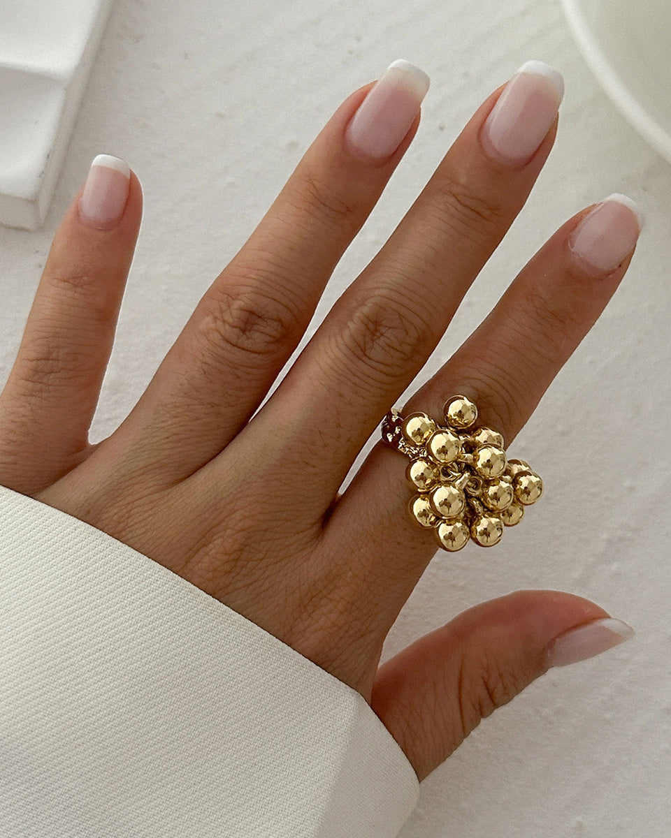Exaggerated Metallic Ruffled Imitation Pearl Ring