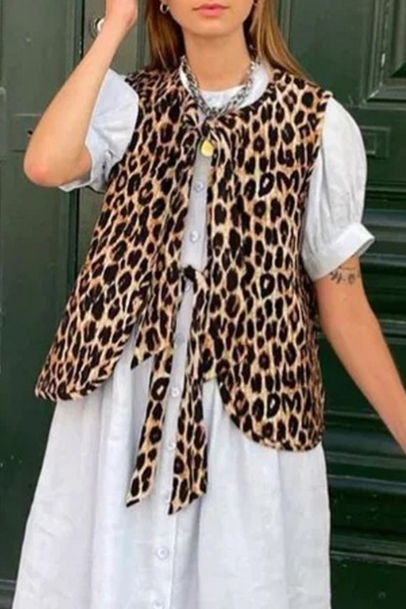 Tops casuales de cuello redondo con parches y cordones con estampado de leopardo